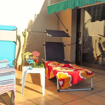 Claire Seaview & Beach-apartment Montgat