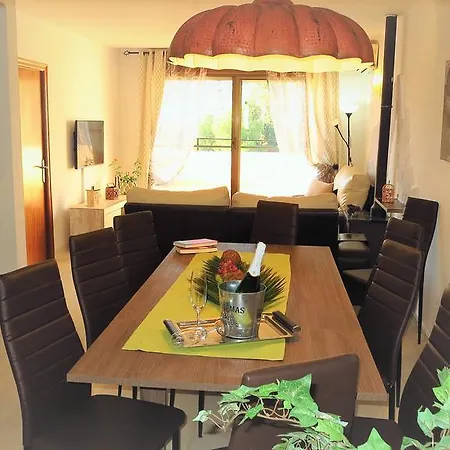 Claire Seaview & Beach-apartment